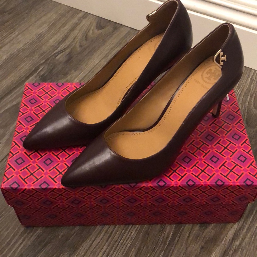 Brand new Tory Burch Elizabeth pointy toe pumps.
